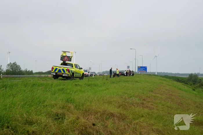 Auto raakt van weg, dronken inzittenden gaan gevecht aan met politie