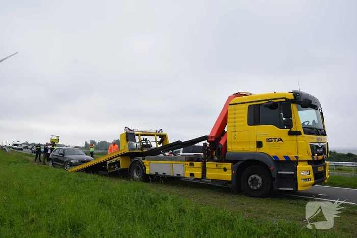 Auto raakt van weg, dronken inzittenden gaan gevecht aan met politie