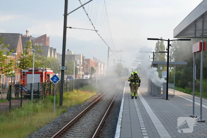 Flinke rookontwikkeling door brand op treinstation