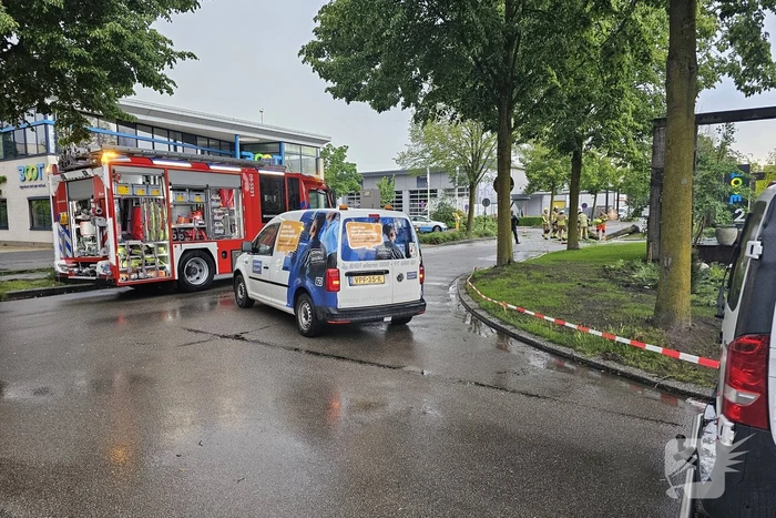 Weg geblokkeerd door omgevallen boom