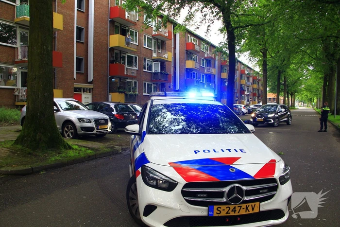 Brandweer blust brand in flat