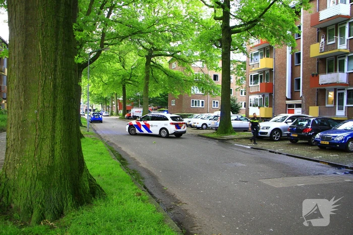Brandweer blust brand in flat