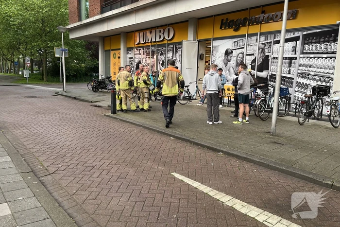 Brandweer onderzoekt gaslucht in supermarkt