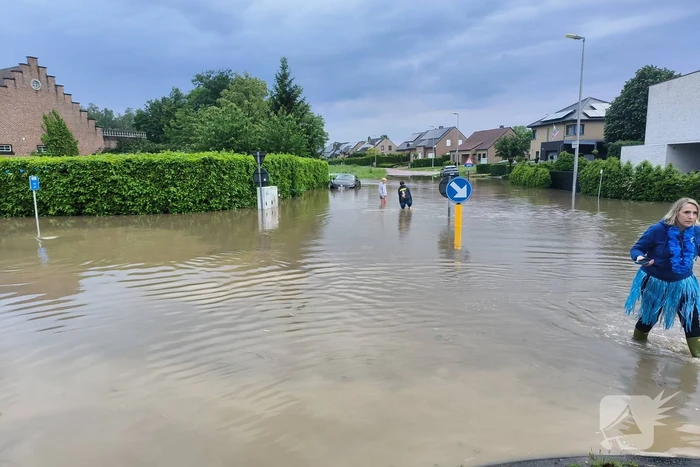 Dorp ondergestroomd, schade enorm