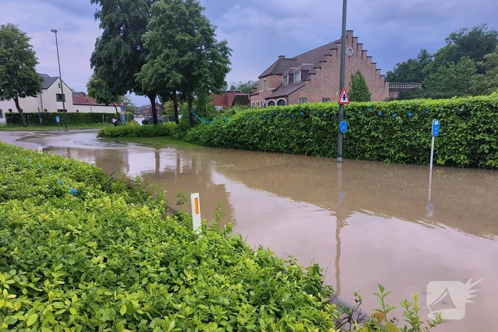 Dorp ondergestroomd, schade enorm