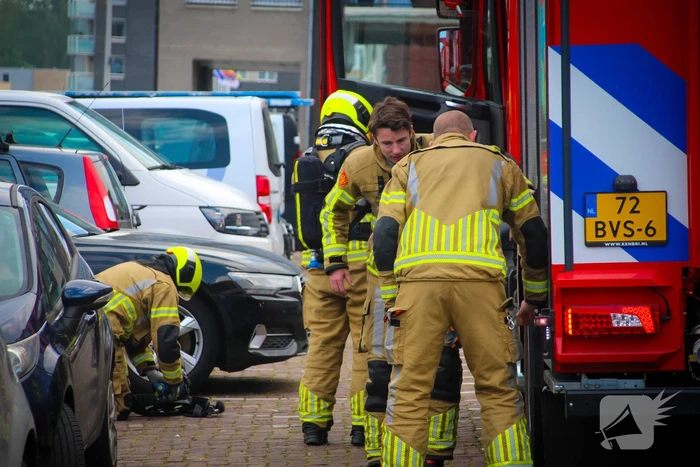 Brandweer verricht metingen na vreemde lucht op plezierboot