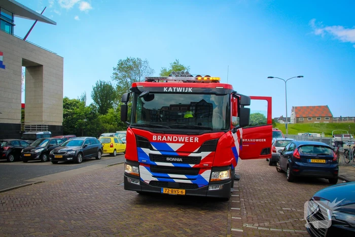 Brandweer verricht metingen na vreemde lucht op plezierboot