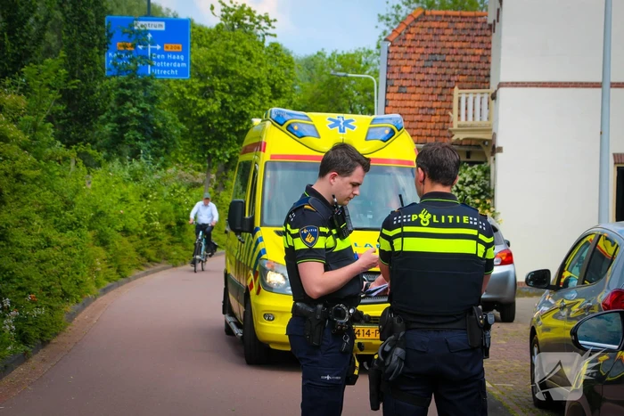 Wielrenner botst op fietsende kinderen