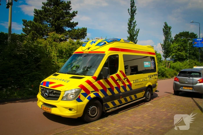 Wielrenner botst op fietsende kinderen
