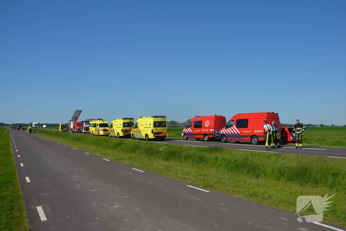 Hulpdiensten groots ingezet waaronder een traumateam voor een voertuig te water