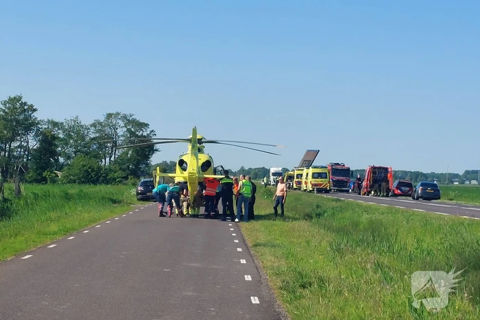 Hulpdiensten groots ingezet waaronder een traumateam voor een voertuig te water
