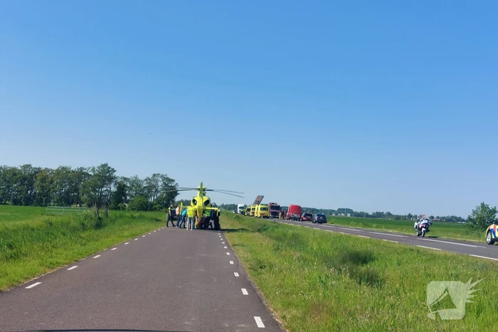 Hulpdiensten groots ingezet waaronder een traumateam voor een voertuig te water