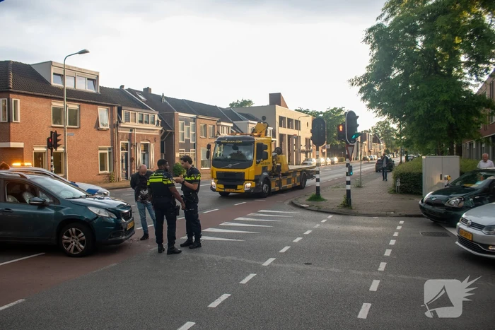 Fikse schade bij frontale aanrijding op kruising