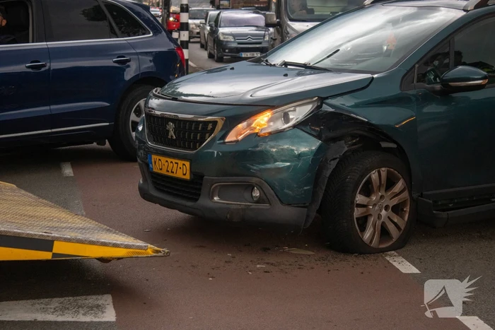 Fikse schade bij frontale aanrijding op kruising