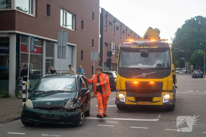 Fikse schade bij frontale aanrijding op kruising
