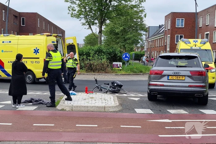 Fietser geschept op beruchte rotonde