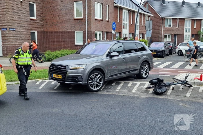 Fietser geschept op beruchte rotonde