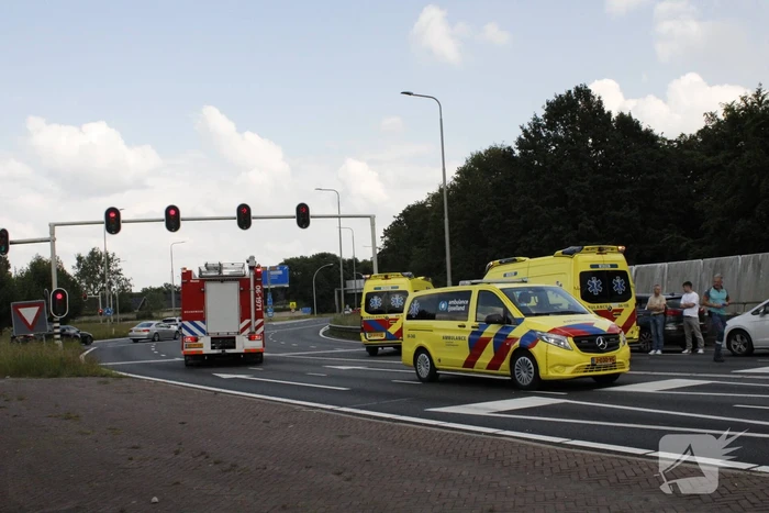 Meerdere gewonden na botsing tussen auto's op afrit