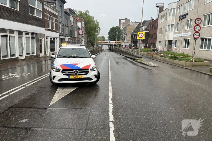 Auto defect door ondergelopen tunnel tijdens enorme regenval