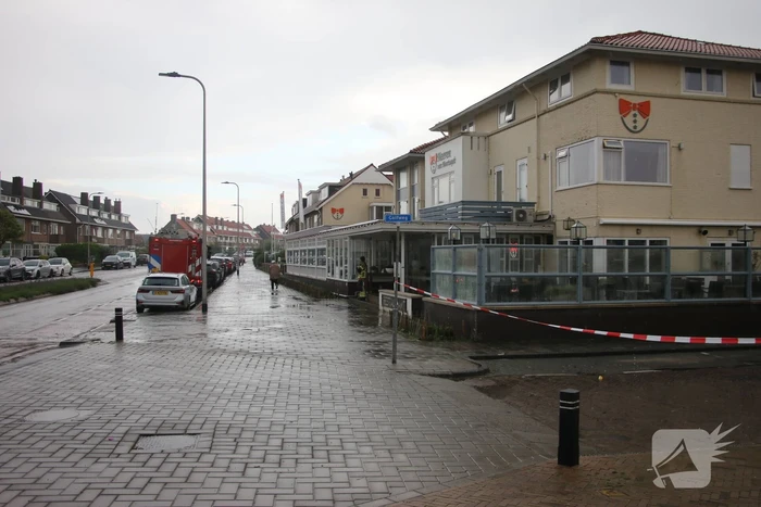 Stroomuitval en overstromingen door hevige regenval