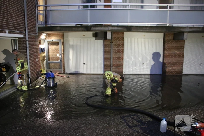 Stroomuitval en overstromingen door hevige regenval