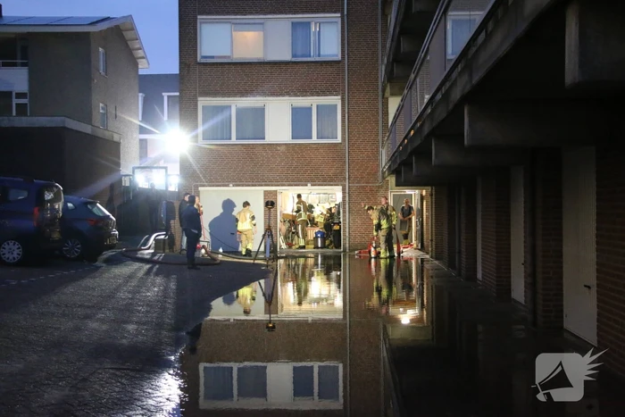 Stroomuitval en overstromingen door hevige regenval