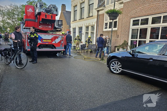 Bankstel vat vlam door batterij