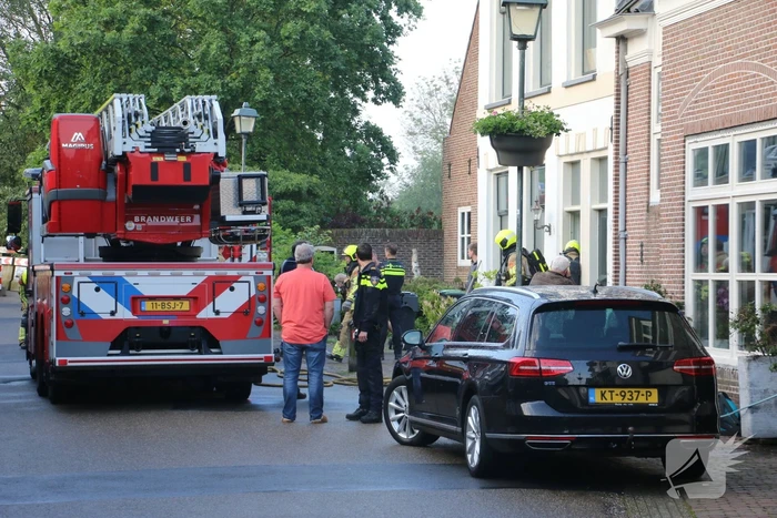 Bankstel vat vlam door batterij