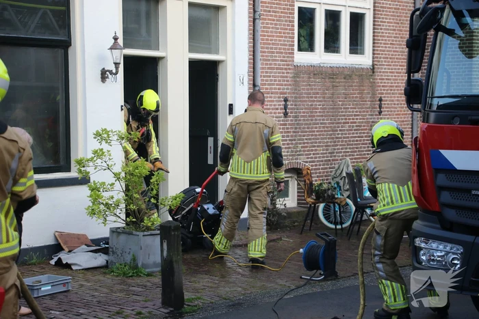 Bankstel vat vlam door batterij