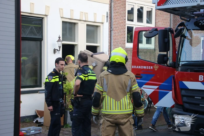 Bankstel vat vlam door batterij