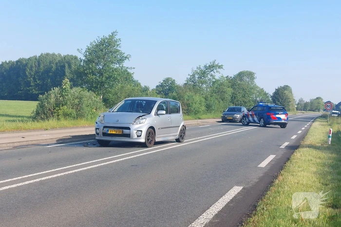Schade bij ongeval tussen drie voertuigen