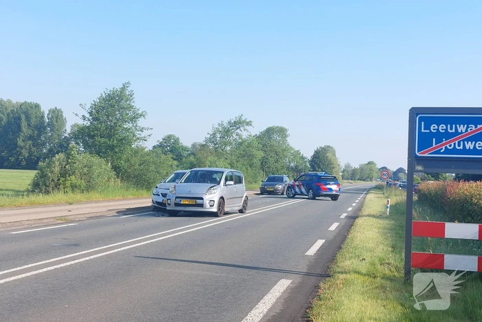 Schade bij ongeval tussen drie voertuigen