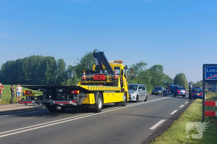 Schade bij ongeval tussen drie voertuigen