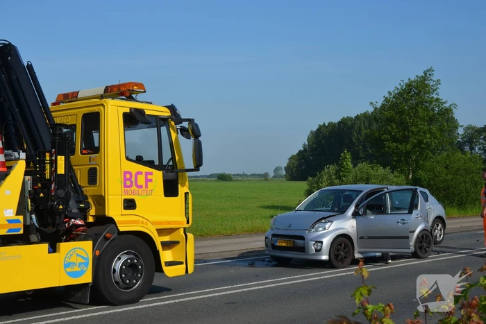 Schade bij ongeval tussen drie voertuigen