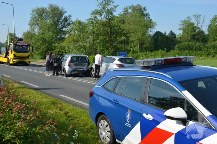 Schade bij ongeval tussen drie voertuigen