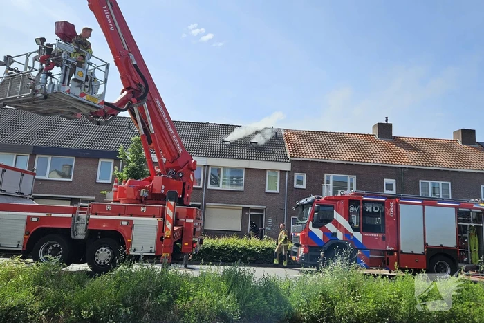 Ambulancemedewerkers ontdekken uitslaande woningbrand