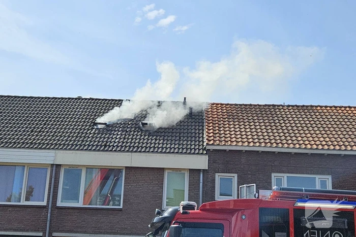 Ambulancemedewerkers ontdekken uitslaande woningbrand