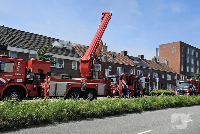 Ambulancemedewerkers ontdekken uitslaande woningbrand