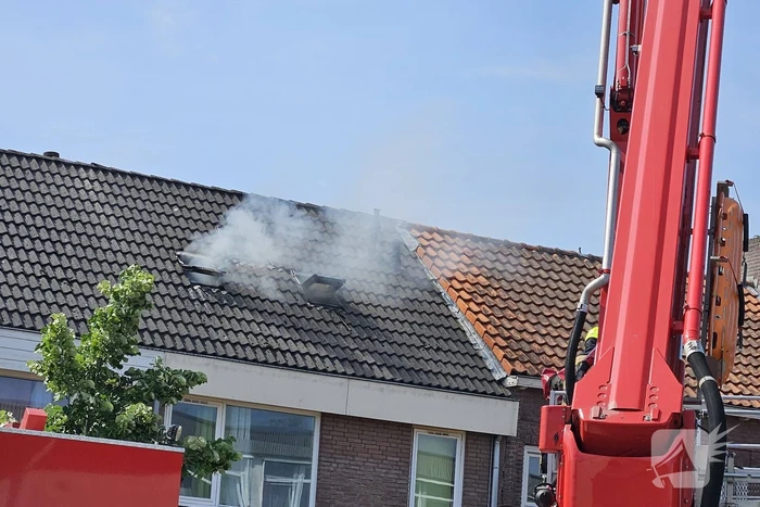 Ambulancemedewerkers ontdekken uitslaande woningbrand