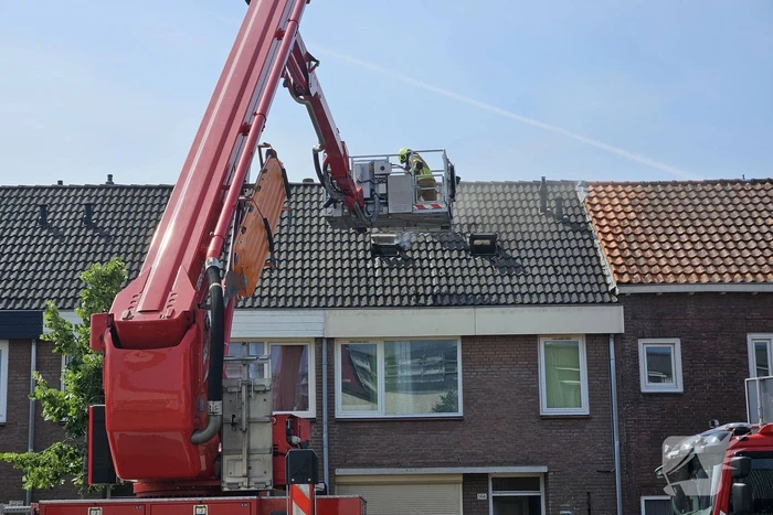 Ambulancemedewerkers ontdekken uitslaande woningbrand