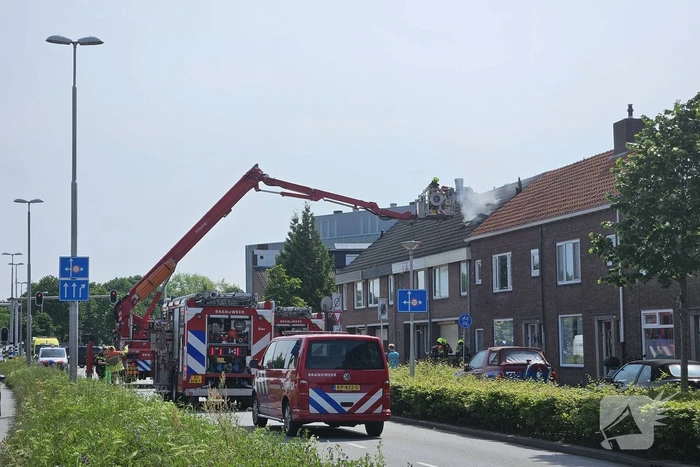 Ambulancemedewerkers ontdekken uitslaande woningbrand