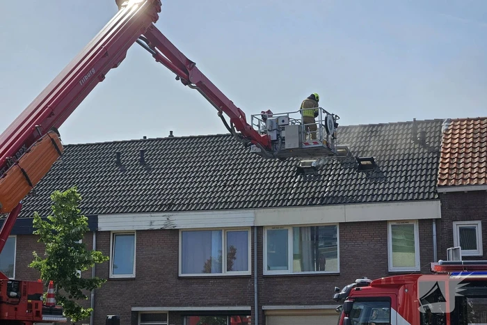Ambulancemedewerkers ontdekken uitslaande woningbrand