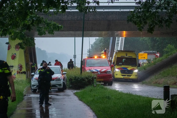 Grote zoekactie na vermist persoon in kanaal
