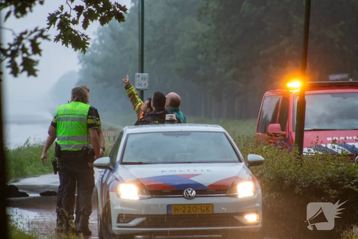 Grote zoekactie na vermist persoon in kanaal