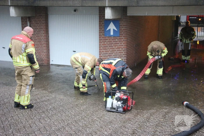 Wederom wateroverlast bij flatgebouw