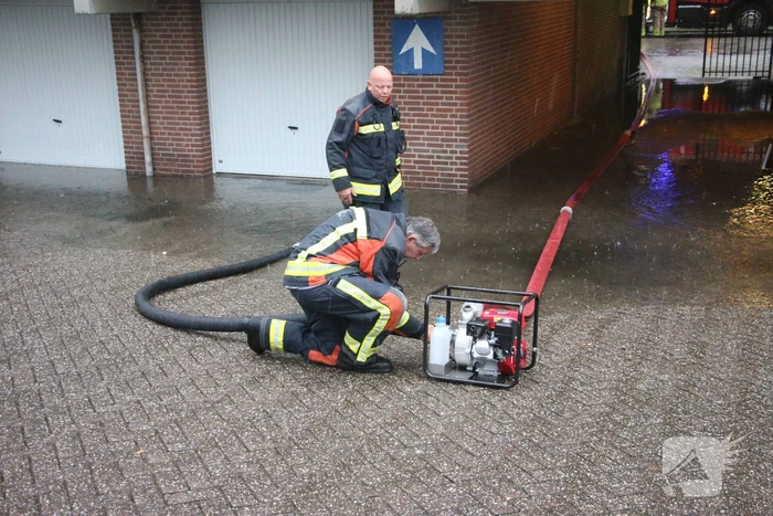 Wederom wateroverlast bij flatgebouw