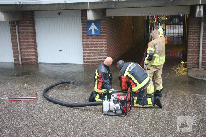 Wederom wateroverlast bij flatgebouw