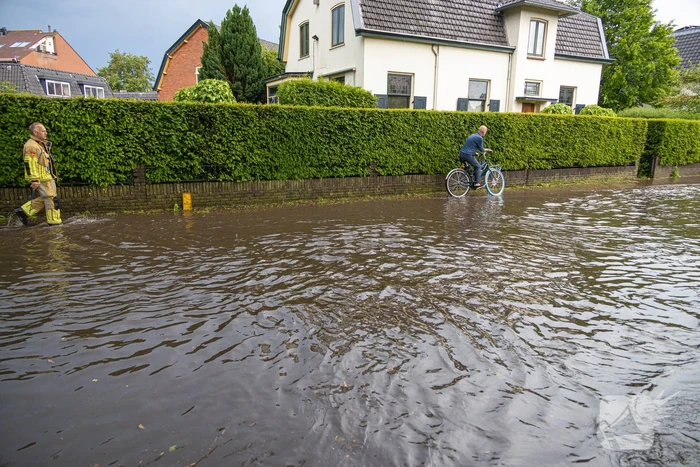 Stortbui veroorzaakt ondergelopen straten