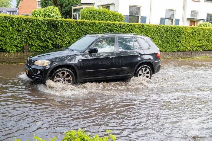 Stortbui veroorzaakt ondergelopen straten