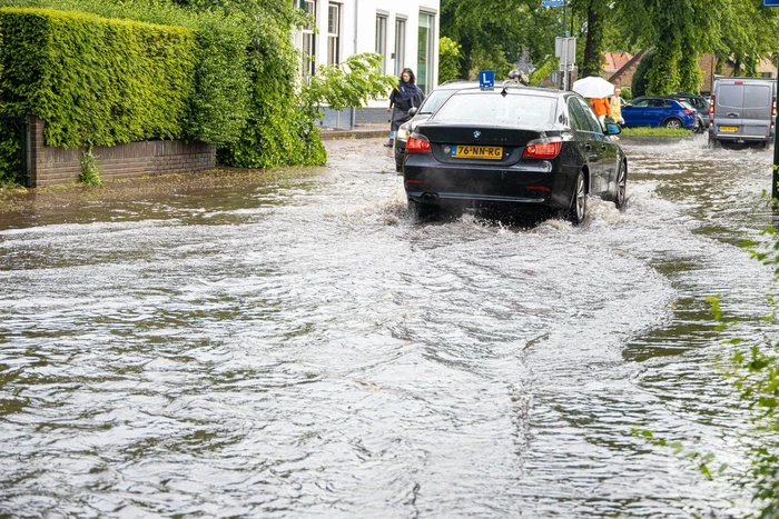 Stortbui veroorzaakt ondergelopen straten